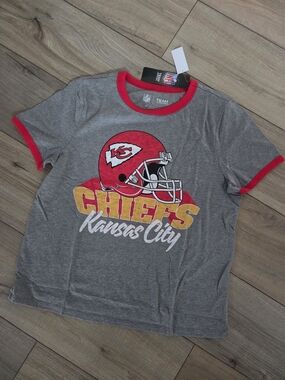 Team Apparel Gray Kansas City Chiefs Helmet Tee with Red Trim, Large